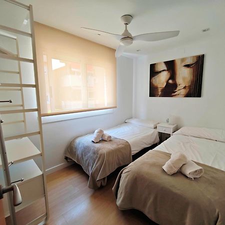Apartamento Playa Con Piscina Parking Y 2 Habitac Castelldefels Eksteriør billede