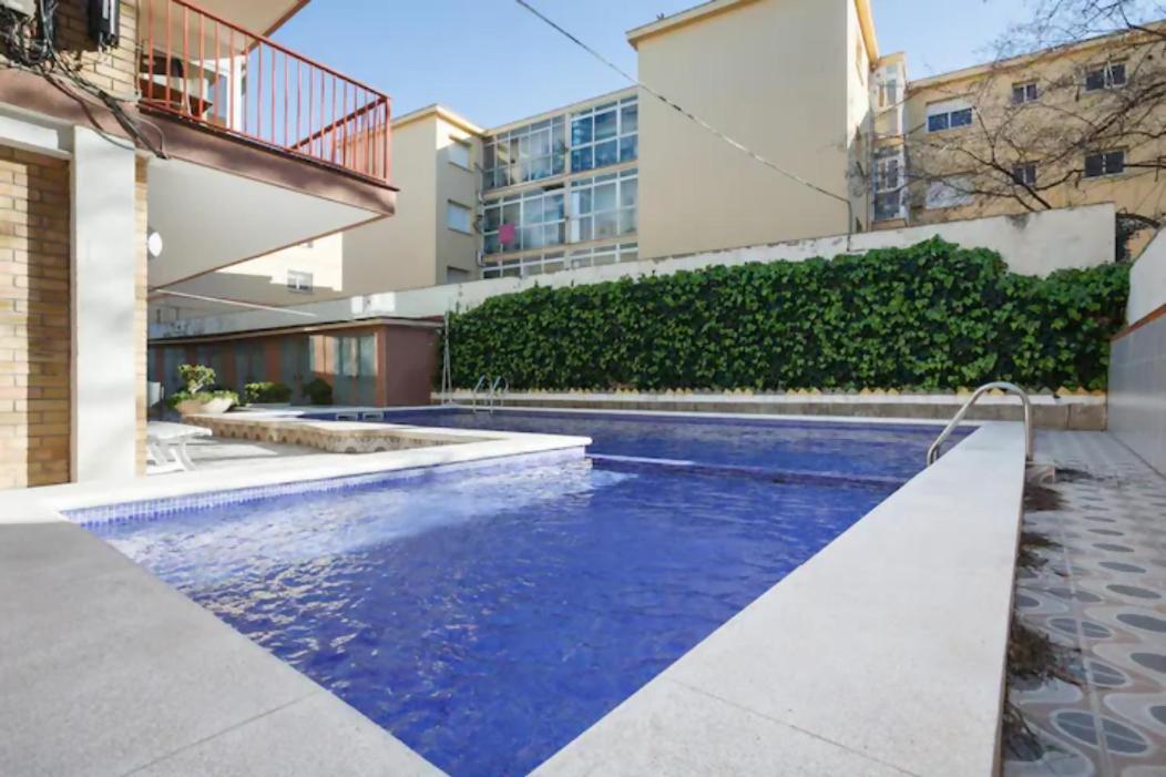 Apartamento Playa Con Piscina Parking Y 2 Habitac Castelldefels Eksteriør billede