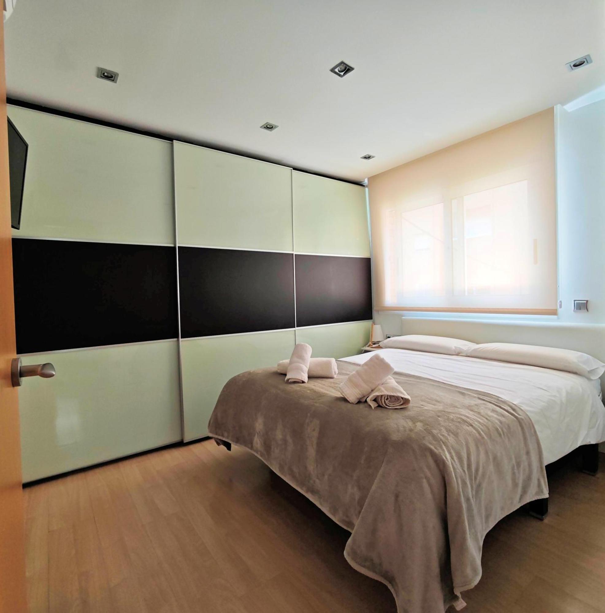 Apartamento Playa Con Piscina Parking Y 2 Habitac Castelldefels Eksteriør billede